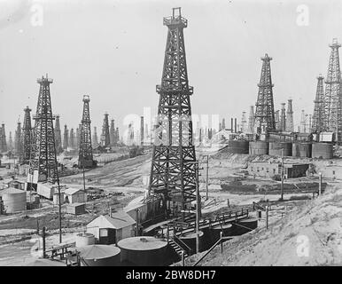 How oil obtrudes on one of the world 's most beautiful cities . Oil wells in the near neighbour of Los Angeles . 6 October 1927 Stock Photo