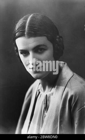 Royal Command performance at the London Coliseum . Gracie Fields . 22 February 1928 Stock Photo