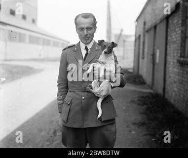 Amundsen ' s airship ' Norge ' arrives at Pulham . Colonel Umberto Nobile and his dog ' Titina ' . 12 April 1926 Stock Photo