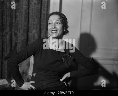 Famous Spanish dancer arrives in London . Teresina photographed on arrival at the Carlton Hotel . 6 December 1932 Stock Photo