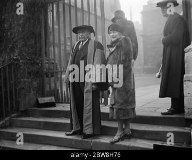 Mr Kellogg receives degree at Oxford . Mr Kellogg , the former United States Secretary of State , received the degree of D C L at Oxford . Mr Kellogg with his wife after receiving his degree . 26 November 1929 Stock Photo