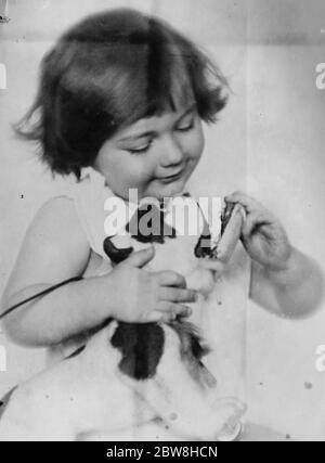 Hungary 's greatest heiress learning English from a Manchester Governess . Countess Sonya Karolyi . 29 May 1931 Stock Photo