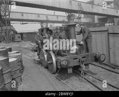 Mr F Tremain and Mr A Shoveller operating an old locomotive in Erith , London . 1939 Stock Photo