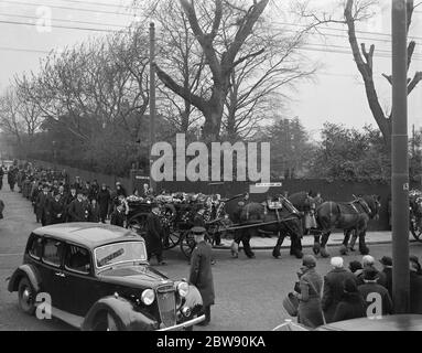 The funeral procession of of farmer MR L Bruce Gibson in East Wickham . 25 February 1939 Stock Photo