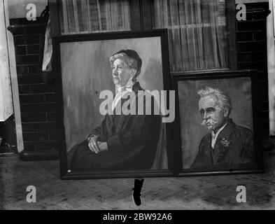 Portraits from Evelyn Oliver ' s exhibition of paintings in Sidcup , Kent . 1936 Stock Photo