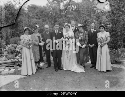 The wedding of Mr Francis William Elliston Erwood and Miss Vidam Cotton Cory in Sidcup , Kent . The family group . 1939 Stock Photo