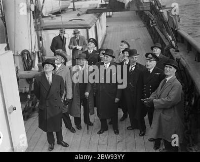 Old salts visit the Cutty Sark in Greenhithe , Kent , with Commander Gordon Charles Steele ( second from right ). Commander Steele is a recipient of the Victoria Cross , the highest award for gallantry that can be awarded in the British forces . 1938 . Stock Photo