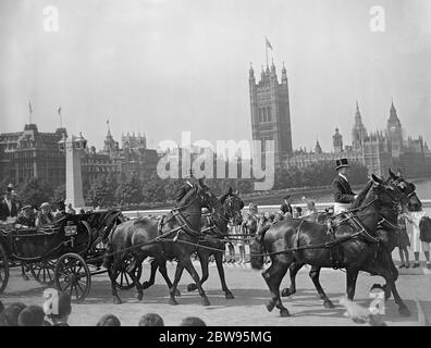 King opens new Lambeth Bridge over River Thames . H M the King drove in State to open the new Lambeth Bridge , London , over the river Thames . After pressing a button releasing a barrier at the entrance , the King drove over the bridge watched by thousands lining the roadway on each side . A general view as the King and Queen drove across the bridge at the opening ceremony . 19 July 1932 Stock Photo