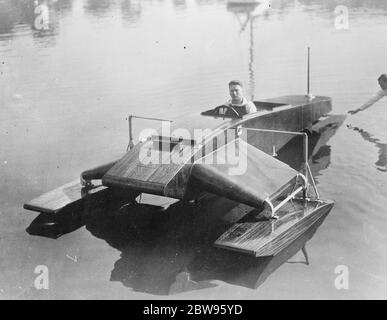 Pontoon Hydroplane speedboat undergoes successful trial . The latest speedboat invention is that of a pontoon hydroplane the invention of Thomas E Lake , son of the famous submarine expert . The boat is 20 feet long , and carries two passengers , and can turn in its ovn length at full speed without capsizing . The body of the boat rests on three pontoons , the rear one acting as a rudder . Because of its pecliar construction it rides smoothly in rough weather . The pontoon speedboat being tried out by its desiggner , Thomas E Lake , at Milford , Connecticut , U S A . 5 October 1932 Stock Photo