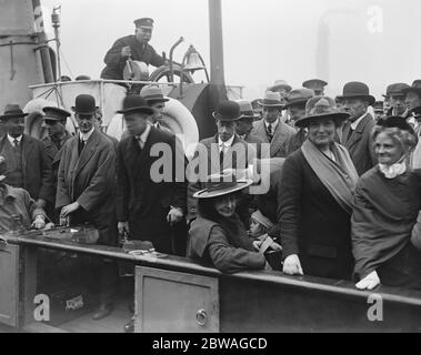 The Great Railway Strike . Scotland to the Thames by boat . Prince Albert and Prince Henry and passengers from Scotland land from the tug , ' Ich Dein ' at Charing Cross , London . 6 October 1919 Stock Photo