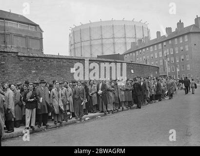 Test match queues at The Oval cricket ground , Kennington , London . 20 August 1938 Stock Photo