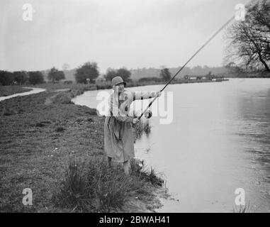 Miss Ashley Salmon Fishing on the Test at Broadlands . 30 September 1922 Stock Photo