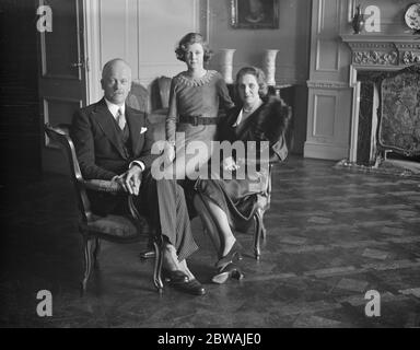 The Earl and Countess of Bessborough photographed at his London house , with their daughter Lady Moira Ponsonby 27 February 1931 Stock Photo