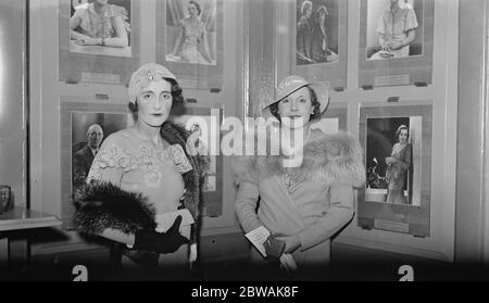 Private view of Captain Peter North 's Show of portraits of famous people . Mrs Cunningham Reid and Mrs Alexander McCorquodale . 20 June 1933 Stock Photo