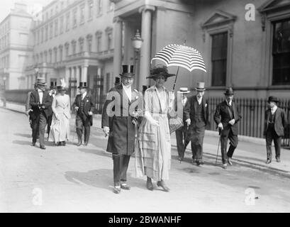 Lord Lonsdale and Lady Johnson Hugh Cecil Lowther, 5th Earl of Lonsdale Stock Photo