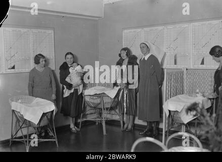 The Duchess of York at the Princess Elizabeth Hostel, Highgate 26 November 1930 Stock Photo