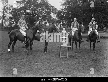 Polo at Ranelagh Polo Club , London The 17th Lancers defeated Cowdray at Polo at Ranelagh on Sturday in the final of the Kings Coronation Cup which was afterwards presented by His Royal Highness Prince Henry 15 July 1922 Stock Photo