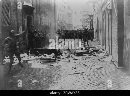 First picture of Fascisti arrival in Rome . Fascisti carrying captured ...