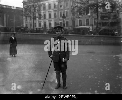 Famous boxer as a recruiting sergeant , Johnny Summers in Trafalgar Square , London . Stock Photo