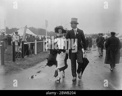Royal Ascot , Berkshire United Kingdom Colonel and Mrs Mcgrath 13 June 1922 Stock Photo