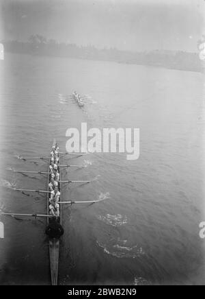 Cambridge Defeat Oxford In The Boat Race Cambridge well ahead of Oxford at the Hammersmith Bridge London on the Thames 1 April 1922 Stock Photo