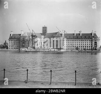 London 's New Palace By the Thames A striking view of the new London County Council Hall , near Westminster Bridge . The curved central block forming the members terrace is an interesting feature of the building which is now being taken over by the staff 4 October 1921 Stock Photo
