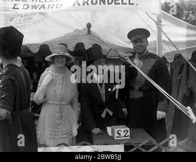 Theatrical Garden Party . From right to left ; Mr Teddy Arundell , Mr Lauri De Frece , and Miss Renee Kelly at the Bradbury bargain bazaar . 30 January 1919 Stock Photo