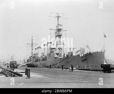 Four Killed and 18 injured in explosion on new American scout cruiser . One officer and three men were killed and 18 injured as the result of a gun explosion on the new American scout cruiser , ' USS Trenton ' off Virginia Cape . 21 October 1924 Stock Photo