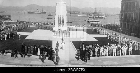 Striking Armistice day scene in Hong Kong . The Armistice day celebrations at the Hong Kong Cenotaph , which is an exact replica of the London Cenotaph . 29 December 1923 Stock Photo