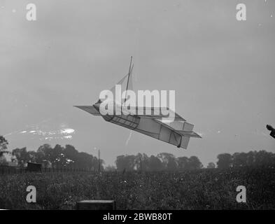 First picture of the English monoplane glider in flight at Bishop ' s Stortford in Hertfordshire . 4 October 1922 Stock Photo