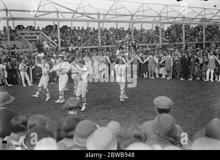 Cornish folk dance at Helston northern end of the Lizard Silk hat dancers passing through the park 9 May 1925 Stock Photo