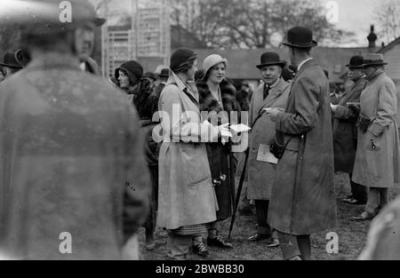The United Hunt race meeting at Lingfield Park racecourse . Lord Denman( second from right ) 2nd May 1932 Stock Photo