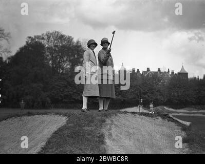 Ladies V Men at the all weather golf club , Kensington Mrs R L Kennedy and Miss Cecil Leitch Stock Photo