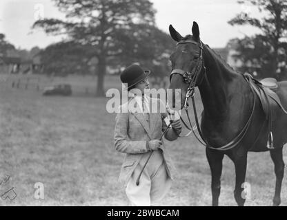 Tunbridge Wells and South Eastern Counties Show Miss J Cekiehance with ' Ectasy ' 18th July 1933 Stock Photo