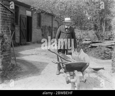 Moderation The Secret of Long Life Mr Charles Tulley of Hassocks Surrey who is still working hard at 102 13 June 1922 Stock Photo