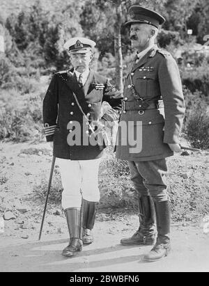 The Earl of Athlone witnesses big South African mimic battle at Constantia Nek . Cape Town Highlanders against railways and the harbours regiment , the Duke , and the Capt Peninsula Rifles . Brigadier General Brink , Secretary and Chief of the General Staff , and Capt Gordon Campbell , VC , watching the battle . 31 March 1924 Stock Photo