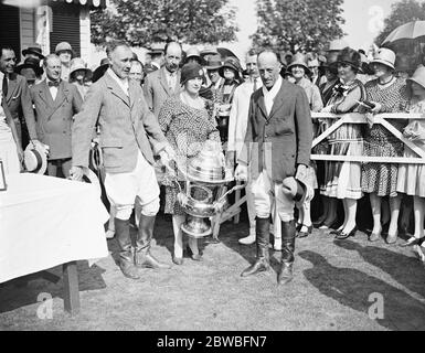 Ranelagh Polo club - Kings Coronation Cup Final MME Merrey Del Val , Who presented the cup 18 July 1928 Stock Photo