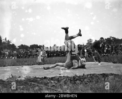 Middlesex amateur wrestling championships at Finsbury Park . A Taylor and J A Samdels . Stock Photo