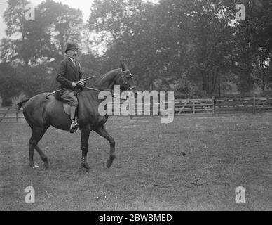 Polo pony show at The Hurlingham Club , London - Lieutenant General J Vaughan , C B D S C , one of the judges , trying Lt Colonel A W B Spencer ' s ' Fallen Star ' 5 June 1920 Stock Photo