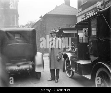 At No 10 Downing Streeton Monday Captain Frederick leaving 23 October 1922 Stock Photo