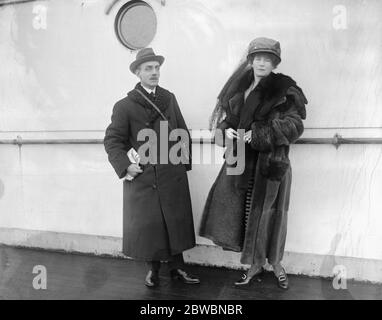 The SS Imperator arrives at Southampton Winifred Graham and her Husband Mr Theodore Cory 23 December 1919 Stock Photo