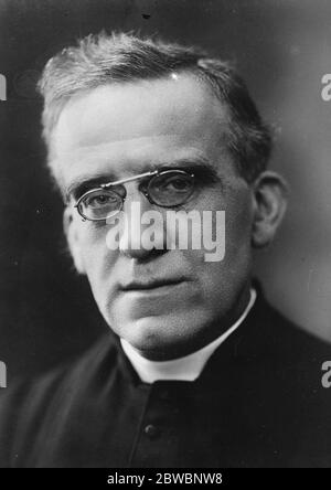 French Immortal to lecture in England L 'Abbe Henri Bremond authour of the famous ' Histoire de Sentiment Religieux en France ' which was awarded the grand prix de Gobert 16 October 1923 Stock Photo