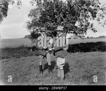 Dog detectives . Man hunting trials at Savernake . Lord Ailesbury , DSO and his son Lord Cardigan . 26 September 1922 Stock Photo