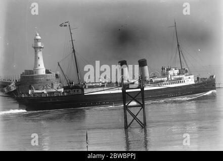 SS  Biarritz  leaving Dover with the Royal party on board . 1923 Stock Photo