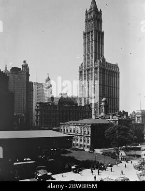 The Woolworth building , New York . 22 July 1925 Stock Photo