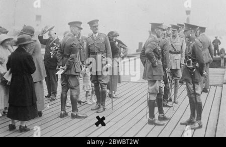 The retirement of Sir John Fowles as British Commander in Chief in China . Maj Gen Sir John Fowler ( marked with cross ) leaving Hong Kong . 19 March 1925 Stock Photo