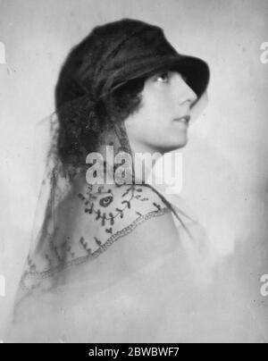 A Buenos Aires society hostess . Mme de Anchorena , wife of the Argentine multi millionaire , one of the most distinguished hostesses in Beunos Aires society . 25 August 1925 Stock Photo