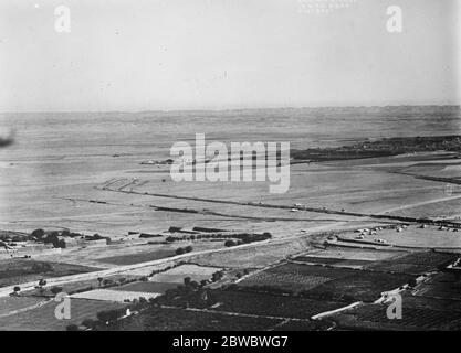 The Bagdad Mosul Railway . Striking aerial view Taken from RAF aeroplane , shows the Baghdad Mosul railway as it reaches Kerkuk , a Kurdistan town in the vilayet of Mosul , 155 miles North of Bagdad 9 December 1925 Stock Photo