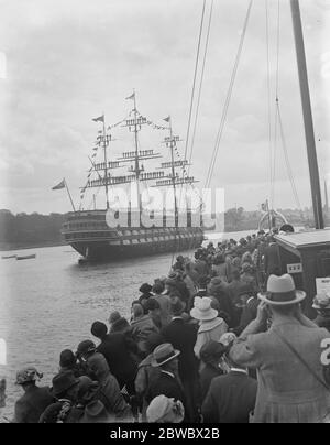 Prize day on HMS  Worcester  . The  Worcester  dress ship , showing relatives on the  Golden Eagle  approaching . 31 July 1924 Stock Photo