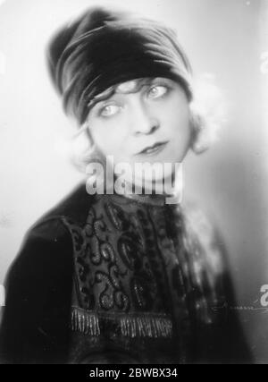 Senorita Margaret Duvinage , only daughter of the Chilean nitrate king , who has signed a contract to star in a film dealing with modern life in the Chilean capital . 17 December 1926 Stock Photo